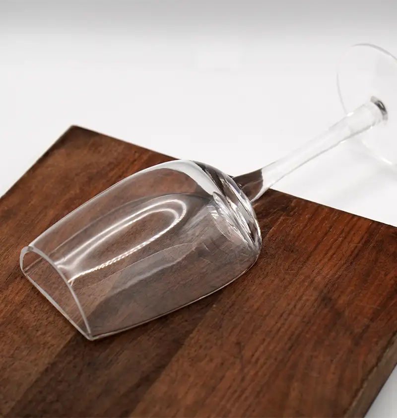 Halbes Weinglas als Geschenkidee für Beziehung, Hochzeit oder Weintrinker